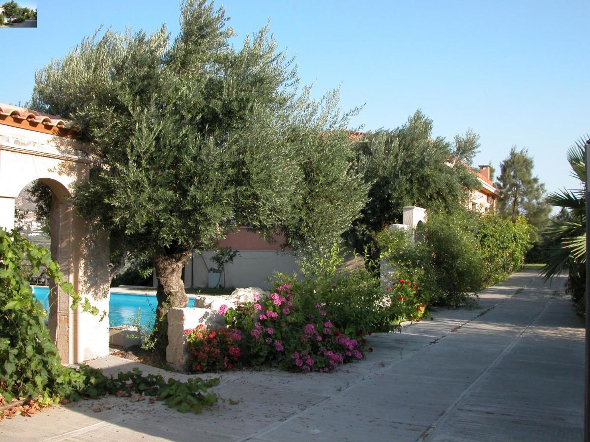 Sprawling Vlilla In Malades Villa Agios Sillas Exterior foto