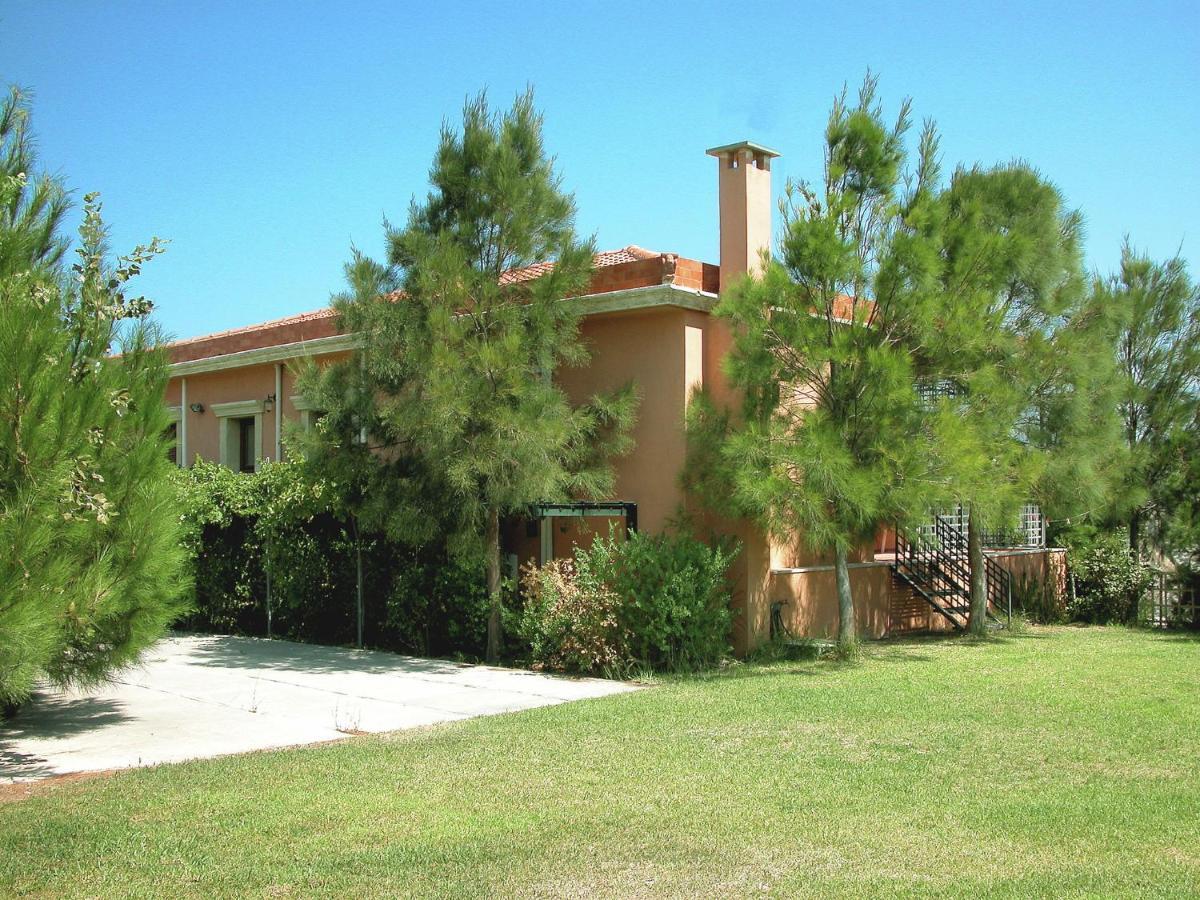 Sprawling Vlilla In Malades Villa Agios Sillas Habitación foto